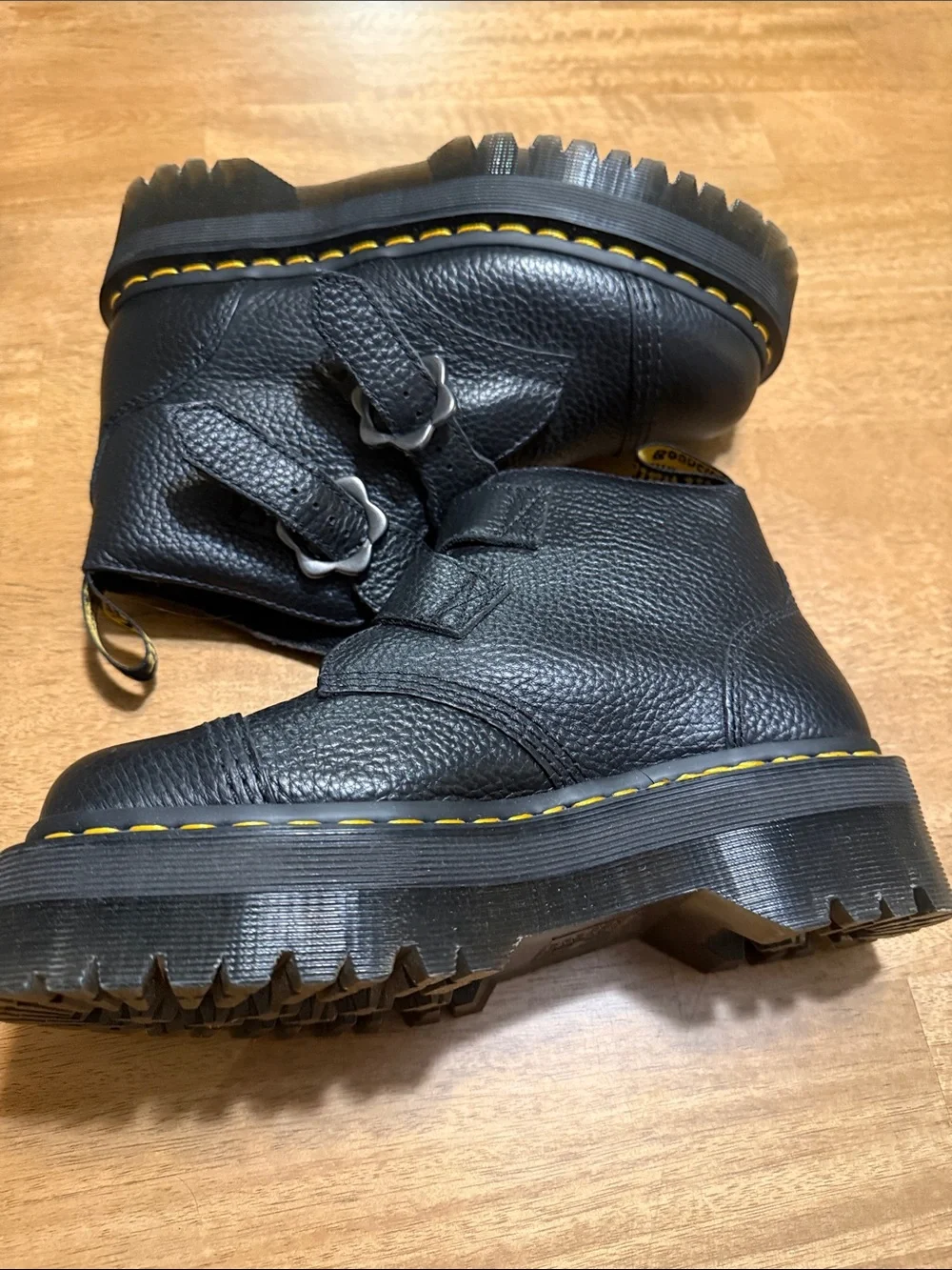Dr. Martens DEVON FLOWER LEATHER